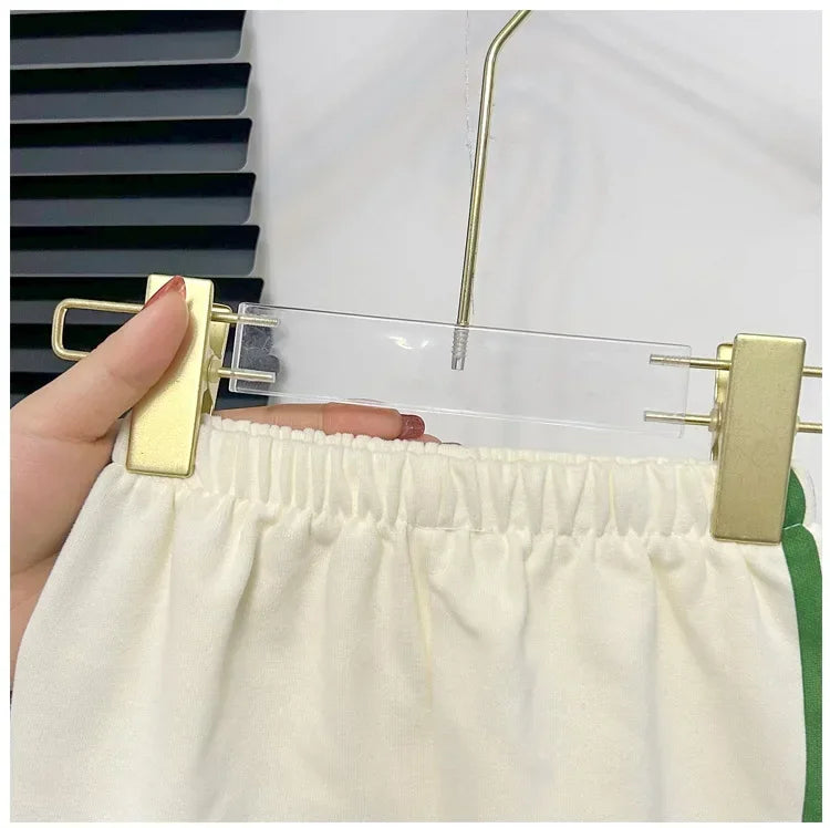 Tvådelat barnset med t-shirt och shorts