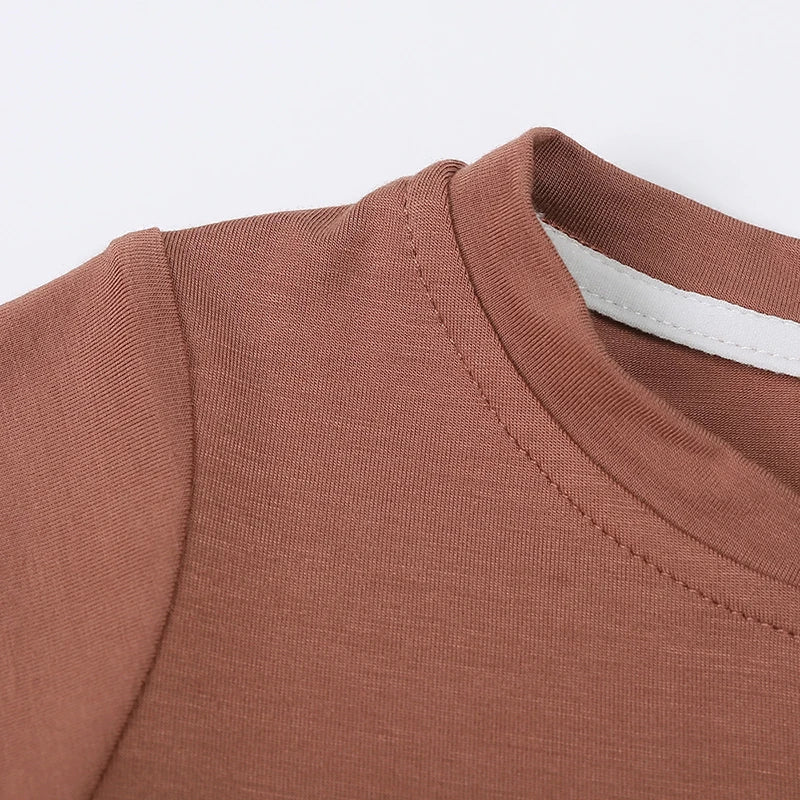 T-shirt med ficka Brun