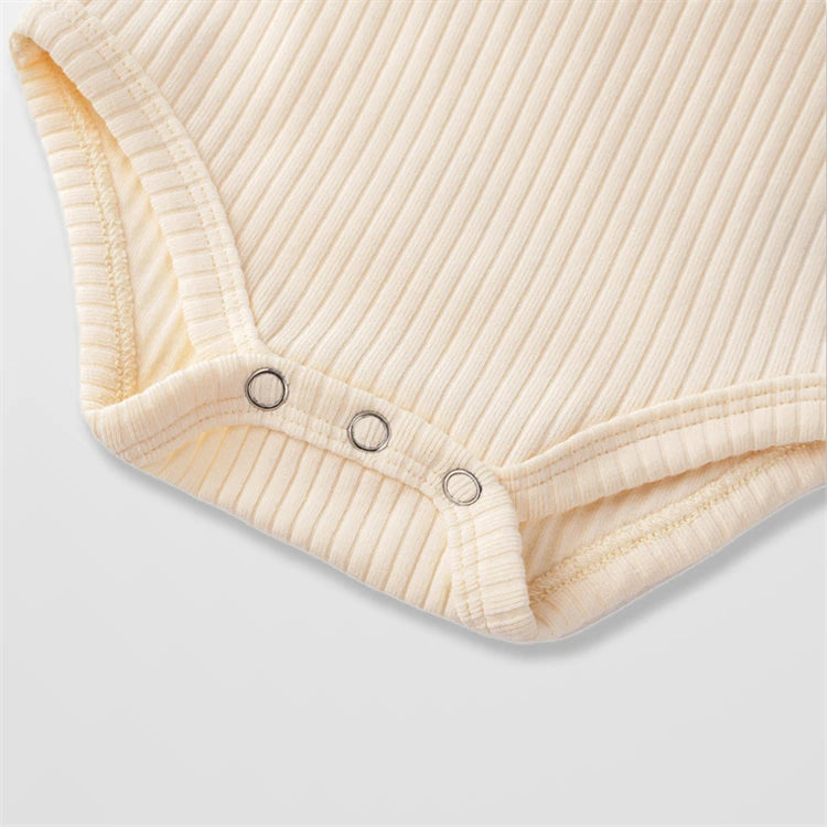 Mjuk Ribbad Babybody med Knappar